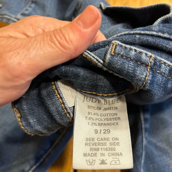 Judy Blue High Rise Blue Jeans with Modern Wash Button Fly Size 9/29 - Picture 7 of 8